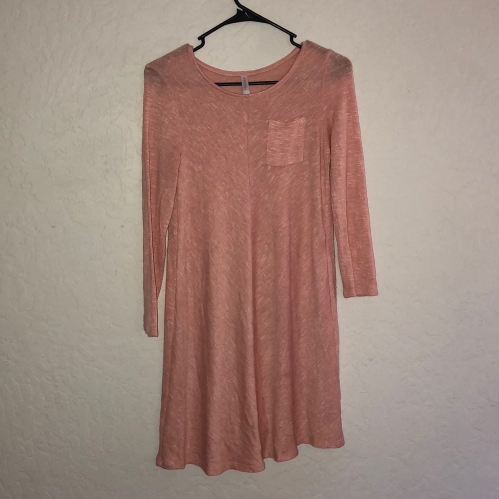 Super cute soft pink T-shirt dress!
